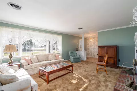 Living - 19 Middle Rd, Hammonton, NJ 08037 photo 1 of 3