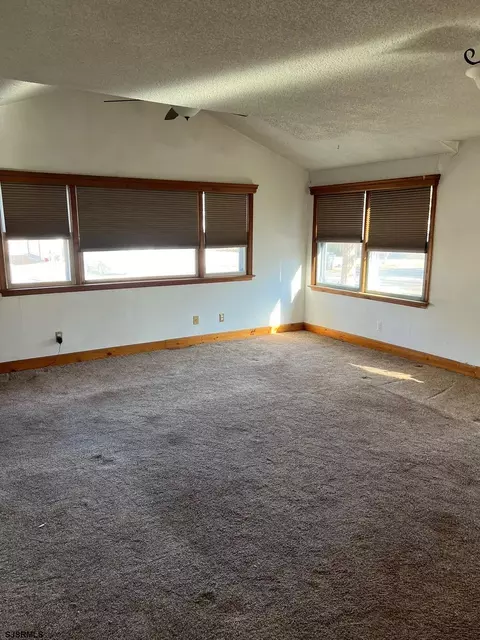 Living - 604 Biscayne Ave, Galloway, NJ 08205 photo 3 of 3