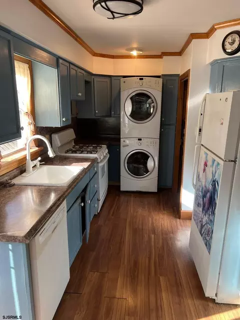 Kitchen - 604 Biscayne Ave, Galloway, NJ 08205 photo 1 of 4