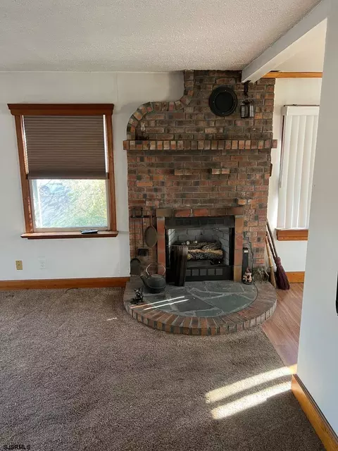 Living - 604 Biscayne Ave, Galloway, NJ 08205 photo 1 of 3