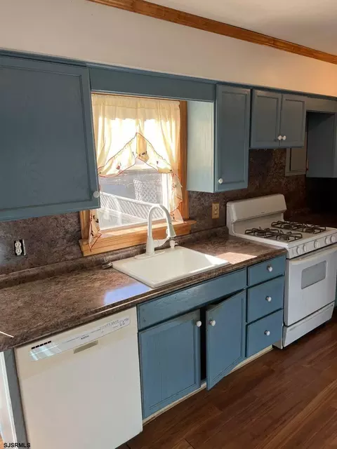 Kitchen - 604 Biscayne Ave, Galloway, NJ 08205 photo 3 of 4