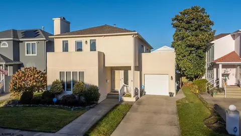 9 Seaside Ct, Margate City, NJ 08402