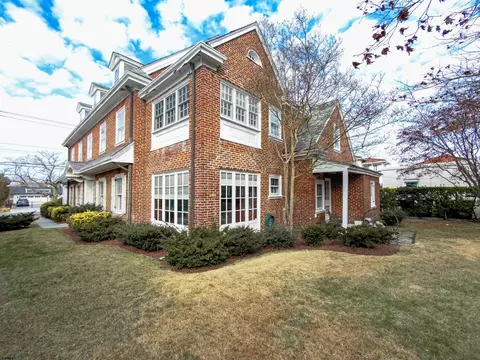 5904 Ventnor Ave, Ventnor City, NJ 08406