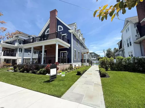 15 S Cornwall Ave, Ventnor City, NJ 08406