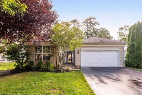 4 Northampton Rd, Smithville, NJ 08205