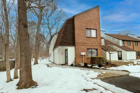 17 Country Birch #17, Egg Harbor Township, NJ 08234