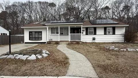 112 Woodcrest Ave, Absecon, NJ 08201