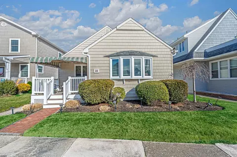 17 E Colmar Cir, Margate City, NJ 08402