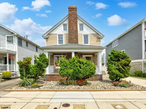 11 S Frontenac Ave, Margate City, NJ 08402