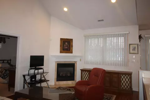 Living - 623 Biscayne Ave, Galloway, NJ 08205 photo 3 of 5