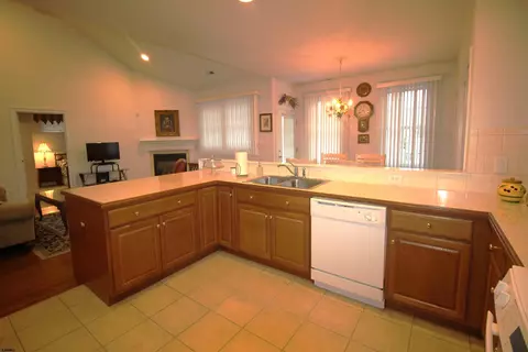 Kitchen - 623 Biscayne Ave, Galloway, NJ 08205 photo 5 of 6