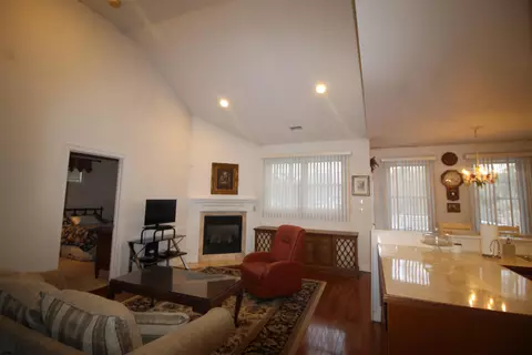 Living - 623 Biscayne Ave, Galloway, NJ 08205 photo 2 of 5