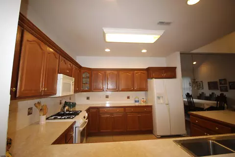 Kitchen - 623 Biscayne Ave, Galloway, NJ 08205 photo 6 of 6
