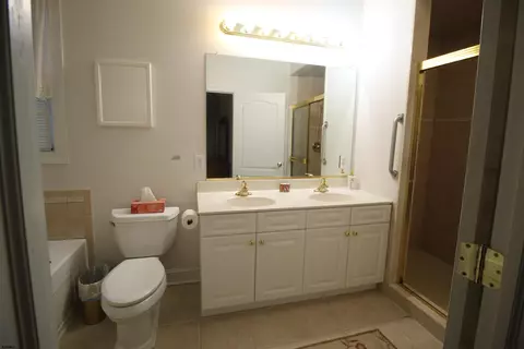 Bath - 623 Biscayne Ave, Galloway, NJ 08205 photo 2 of 7