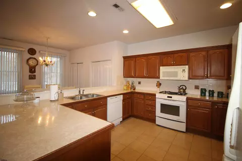 Kitchen - 623 Biscayne Ave, Galloway, NJ 08205 photo 2 of 6
