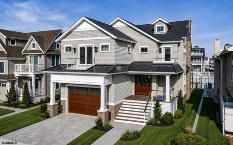 4 Grenada Ln, Ocean City, NJ 08226