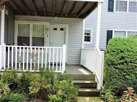 219 London Ct #219, Egg Harbor Township, NJ 08234