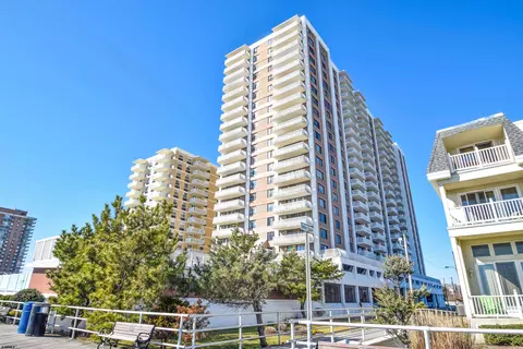 100 S Berkley Sq #17C, Atlantic City, NJ 08401