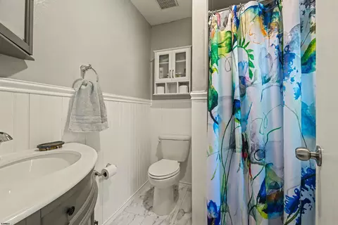 Bath - 655 Weilers Ln, Absecon, NJ 08201 photo 1 of 2