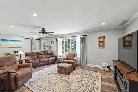 Living - 655 Weilers Ln, Absecon, NJ 08201 photo 1 of 2