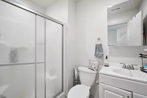 Bath - 608 Alberta Dr, Brigantine, NJ 08203 photo 3 of 3