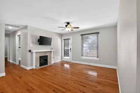 Living - 10 E Curran Dr, Absecon, NJ 08201 photo 4 of 6