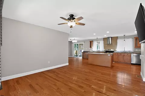 Living - 10 E Curran Dr, Absecon, NJ 08201 photo 2 of 6