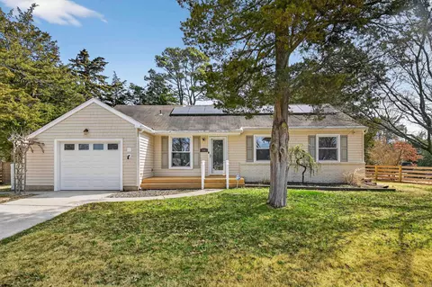 Exterior - 10 E Curran Dr, Absecon, NJ 08201 photo 3 of 15