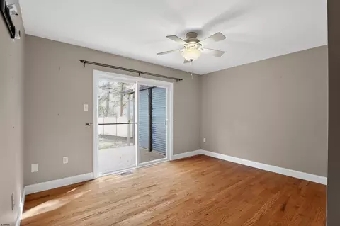 Bedroom - 10 E Curran Dr, Absecon, NJ 08201 photo 3 of 8