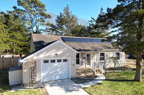 10 E Curran Dr, Absecon, NJ 08201