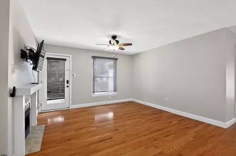 Living - 10 E Curran Dr, Absecon, NJ 08201 photo 5 of 6