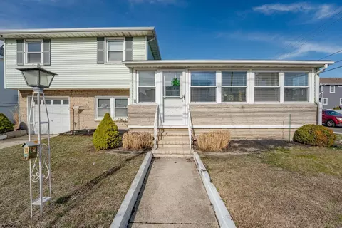 11 E 7th St, Ocean City, NJ 08226