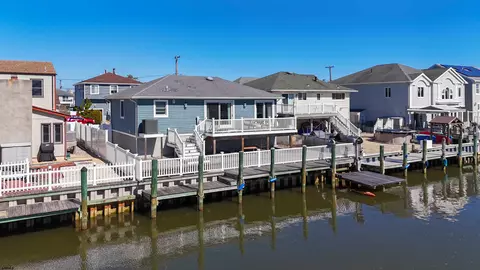 16 Clearwater Way, Toms River, NJ 08753