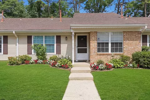 46 Club Pl #46, Galloway, NJ 08205