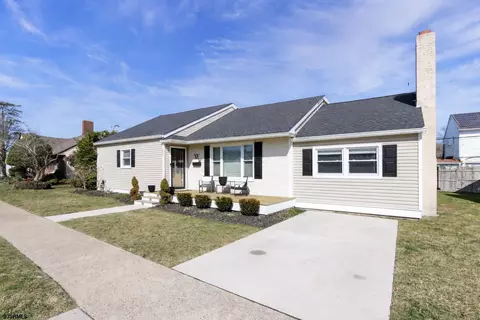 421 N Delavan Ave, Margate City, NJ 08402