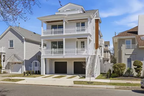 121 N Quincy Ave, Margate City, NJ 08402