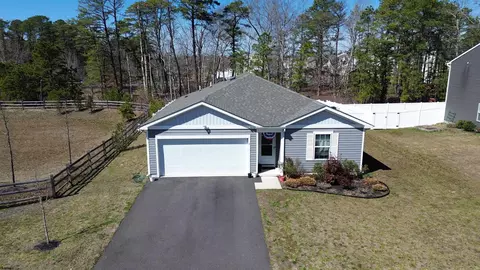 3 Pin Oak Dr, Hamilton, NJ 08330