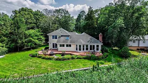 1303 W Riverside Dr, Mays Landing, NJ 08330