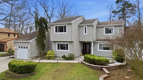 528 Holly Brook Dr, Galloway, NJ 08205