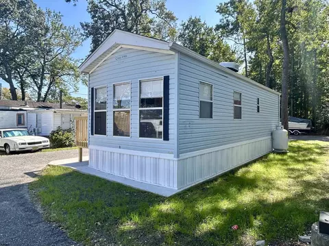 104 S 5th St, Rio Grande, NJ 08242