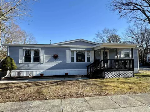 56 Hickory Ln, Mays Landing, NJ 08330