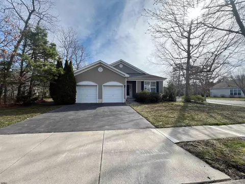 8 Manchester St, Galloway, NJ 08205