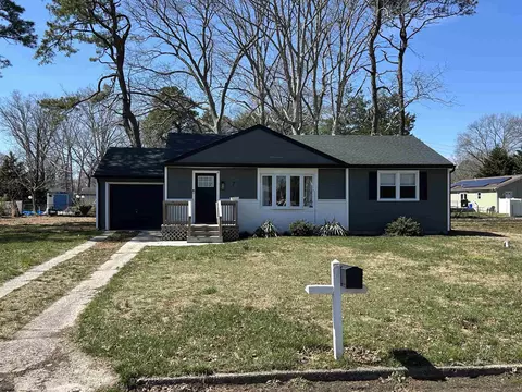 7 Adella Ave, Egg Harbor Township, NJ 08234