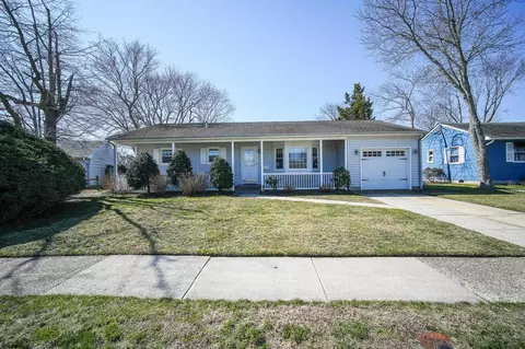 56 Gulph Mill Rd, Somers Point, NJ 08244