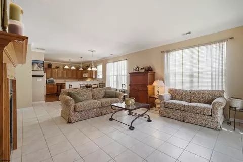 Living - 102 Warwick Rd, Galloway, NJ 08205 photo 4 of 5