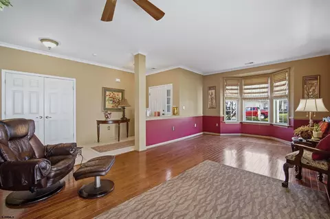 Living - 102 Warwick Rd, Galloway, NJ 08205 photo 2 of 5