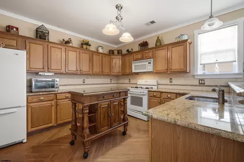 Kitchen - 102 Warwick Rd, Galloway, NJ 08205 photo 2 of 2