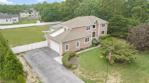 8 Clayton Dr, Ocean View, NJ 08230