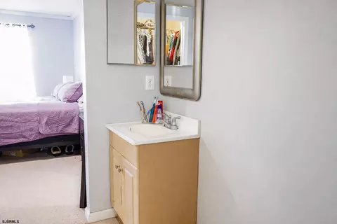 Bath - 720 Eagle Point Ct, Absecon, NJ 08205 photo 2 of 3