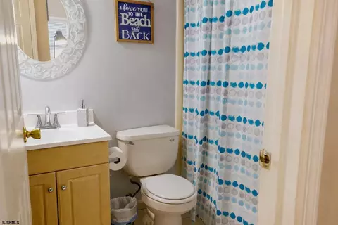 Bath - 720 Eagle Point Ct, Absecon, NJ 08205 photo 1 of 3